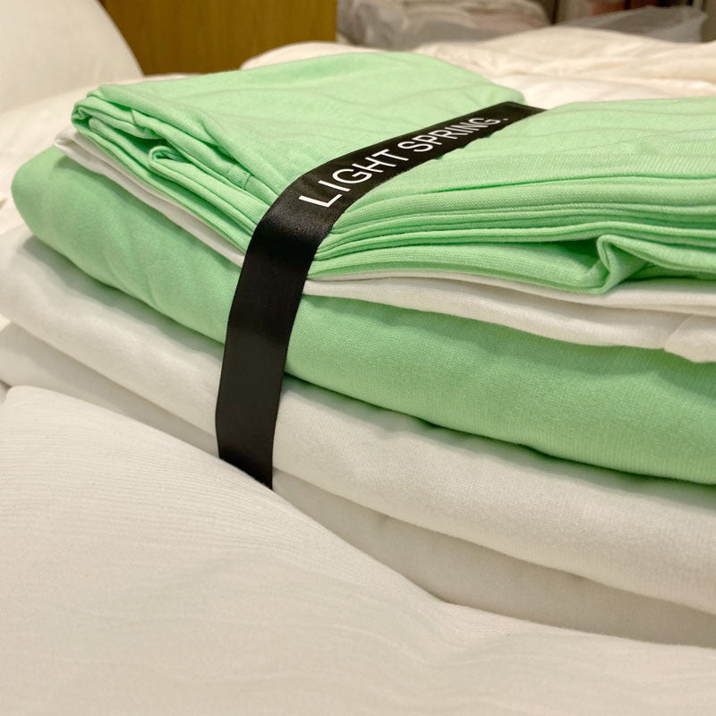 Fashionable Simple Hit Pigment Color Bed Sheet