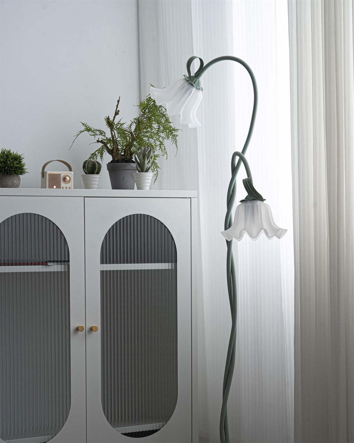 Calla Lily Floral Floor Lamp with Acrylic Petal Shades | Foot-Switch Light