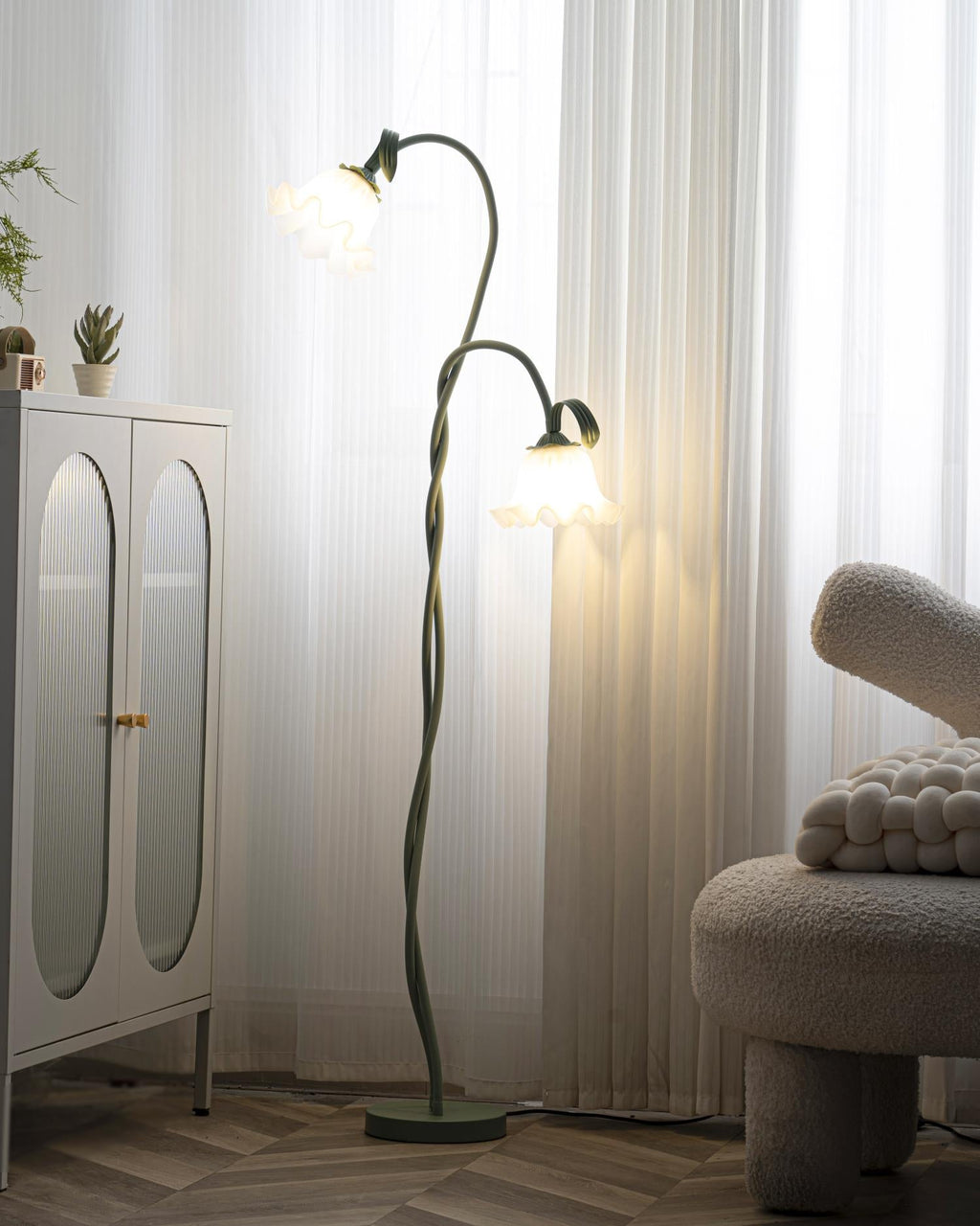 Calla Lily Floral Floor Lamp with Acrylic Petal Shades | Foot-Switch Light