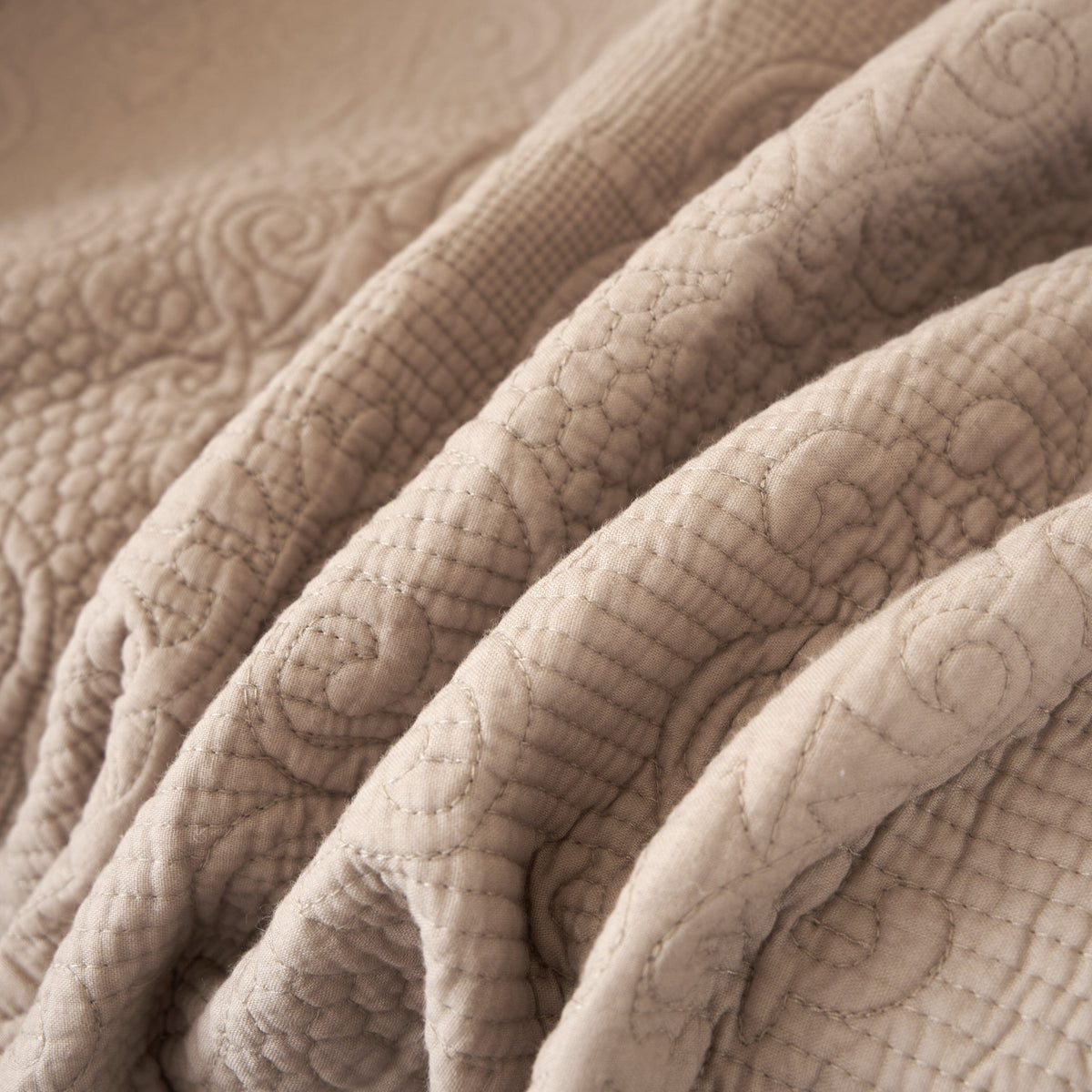 DaDa Bedding Elegant Fringed Cotton Quilted Throw Blanket - Luxurious Solid Soft Paisley Pattern, Cozy Lightweight Lap Throw, Perfect for Couch or Bed, Neutral Sandy Taupe Tan Beige, 50x60 Inches