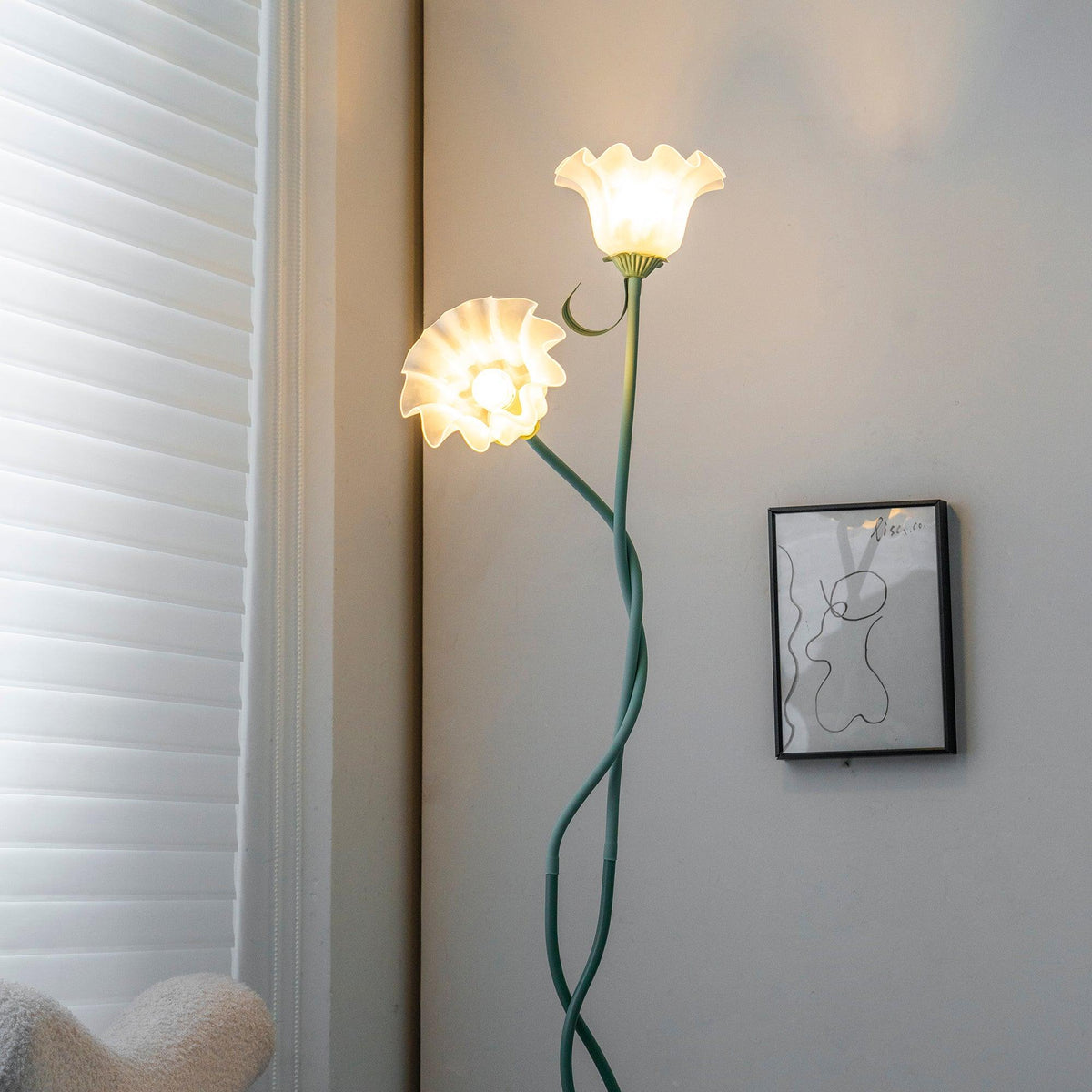 Calla Lily Floral Floor Lamp with Acrylic Petal Shades | Foot-Switch Light