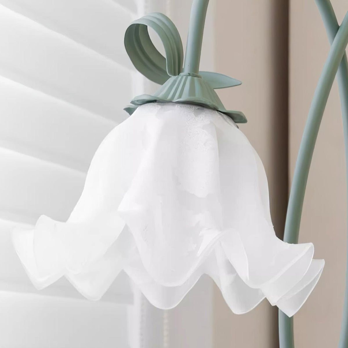 Calla Lily Floral Floor Lamp with Acrylic Petal Shades | Foot-Switch Light