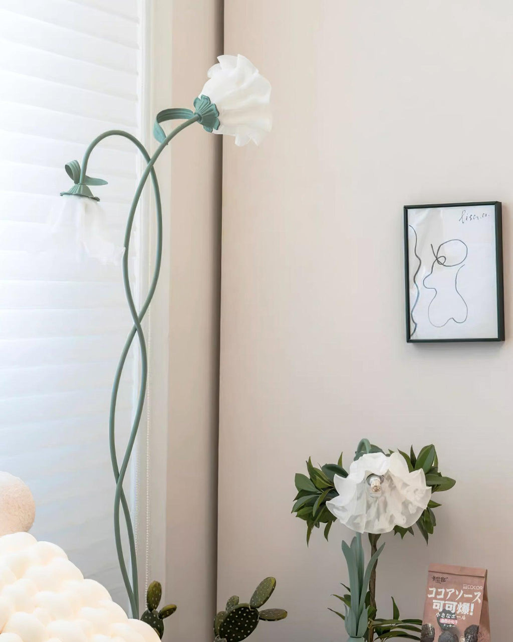 Calla Lily Floral Floor Lamp with Acrylic Petal Shades | Foot-Switch Light